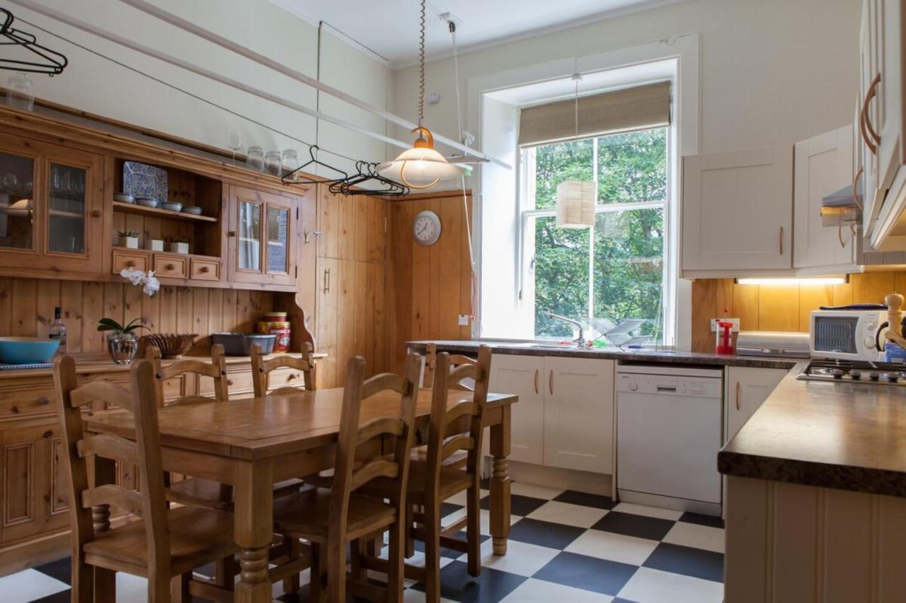 Amazing 4 Bedroom Apartment Just Off The Meadows Edinburgh Exterior photo